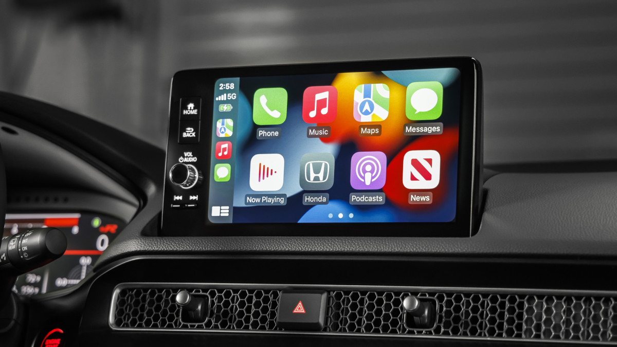 When it comes to intelligent driving systems, which one is superior: Apple CarPlay or Android Auto?