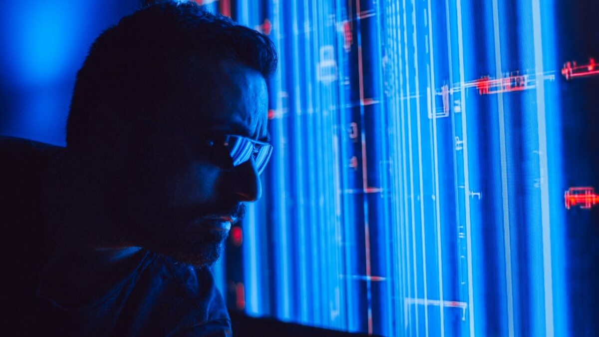 Governance Platforms for Artificial Intelligence: Ensuring Ethical and Transparent Use of AI